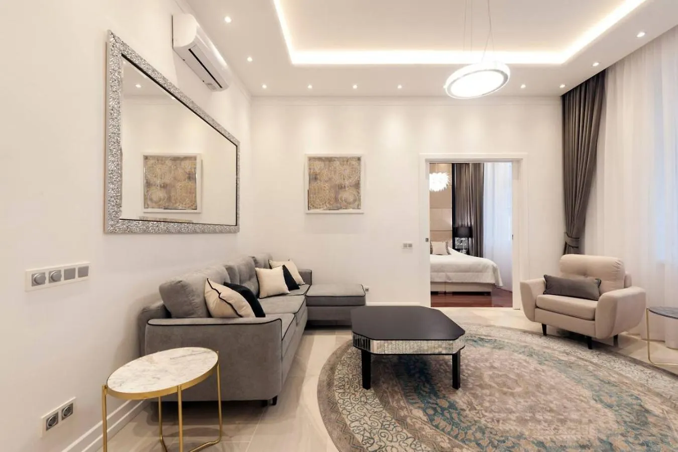 Art Deco - By Deak Square Villa Budapest Holiday home