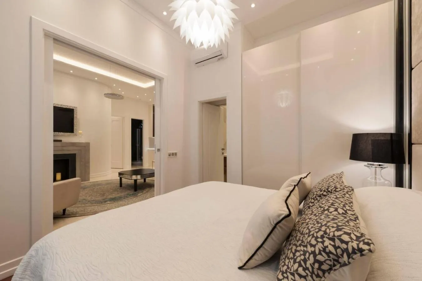 Art Deco - By Deak Square Villa Budapest Holiday home