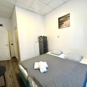 Ubytování v soukromí Aradi With Private Bathroom In The Centre, Budapešť