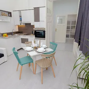 Boutique Jokai - In The Center Apartament